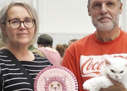 Rotuesittelyssä vielä tuntematon selkirk rex